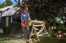 Akumulátorová pila Husqvarna 240i s akumulátorem a nabíječkou (2)