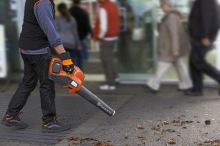 Akumulátorový foukač Husqvarna 325iB bez akumulátoru a nabíječky (7)