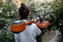 Akumulátorový vyžínač Husqvarna 215iL bez akumulátoru a nabíječky (8)
