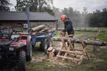 Akumulátorová pila Husqvarna 435i (bez baterie a nabíječky) (2) Akumulátorová pila Husqvarna 435i (bez baterie a nabíječky) (2)