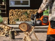 Akumulátorová pila Husqvarna 242i s akumulátorem a nabíječkou (5)