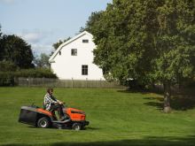 Zahradní traktor Husqvarna TC 220T (4)